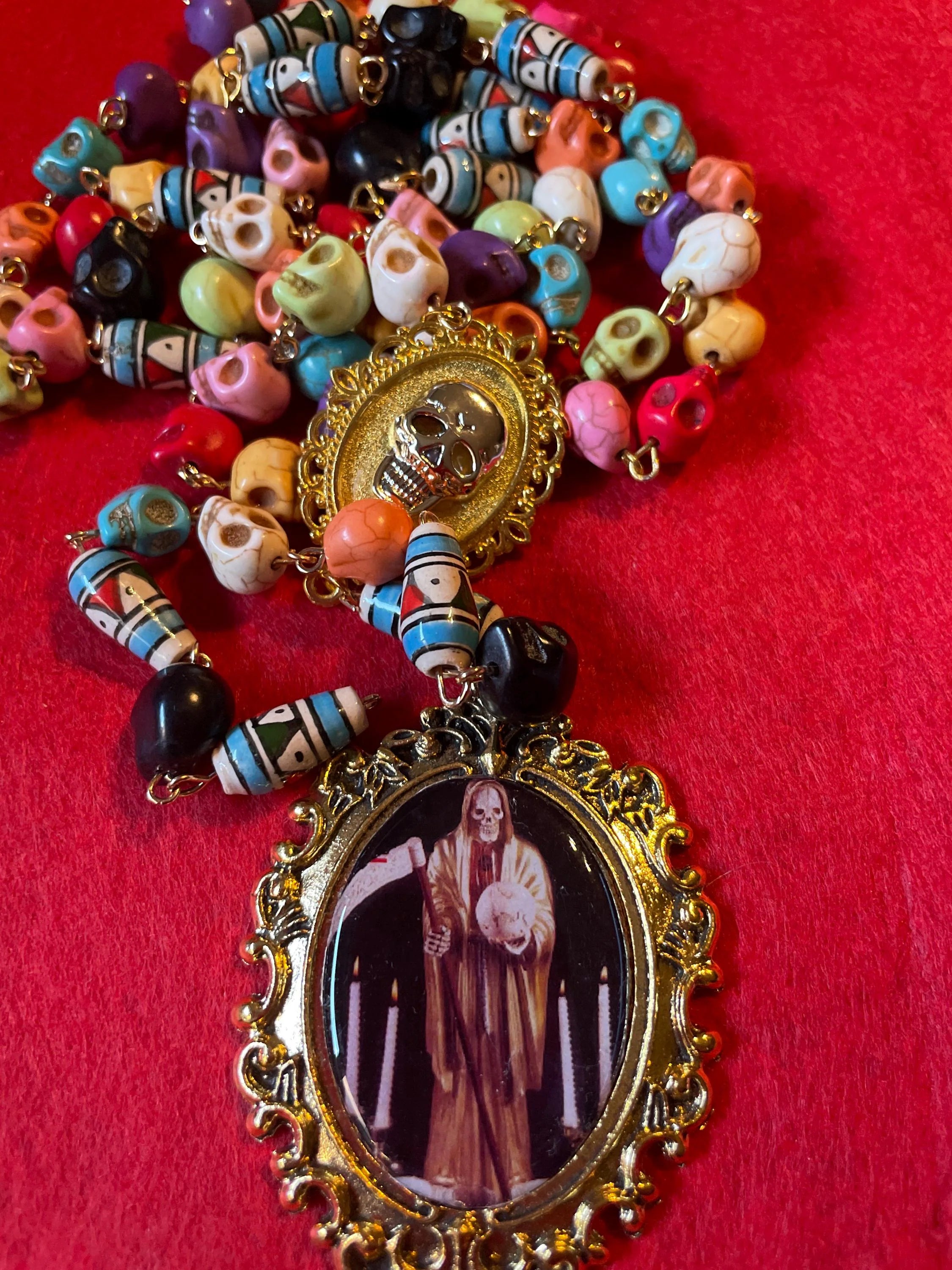 La Samta ;Muerte rosary altar/home